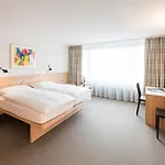 Hauser 3*