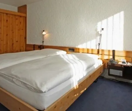 Hauser 3*